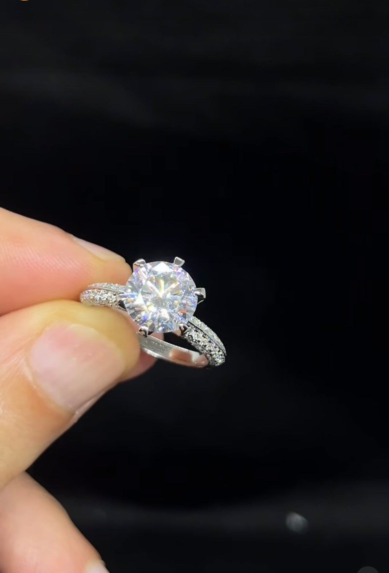 Solitario 3 ct doppio contorno Gambo e Griffes