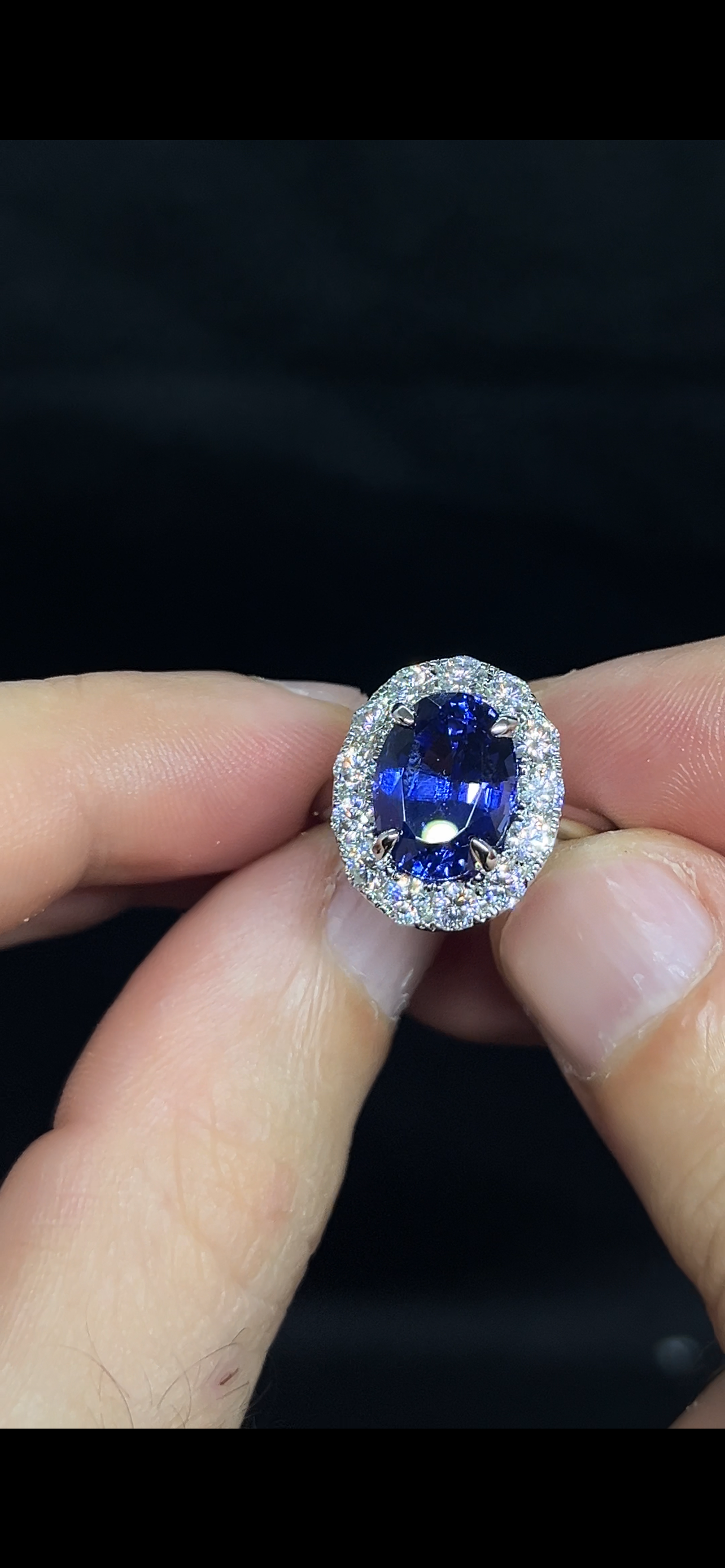 Anello zaffiro 6 ct + contorno 1 ct Moissanite