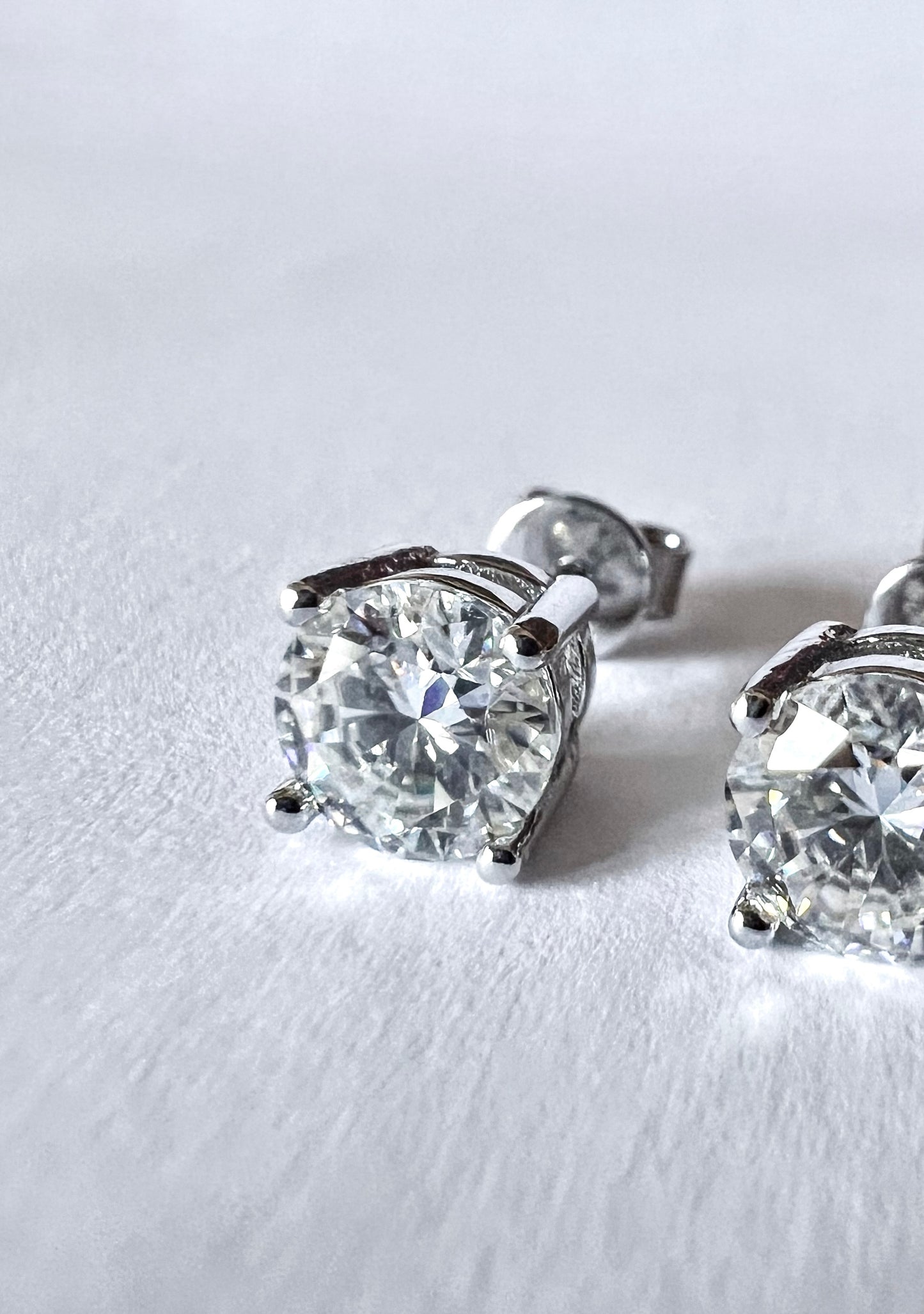 Orecchini 2 ct brillante 18 kt