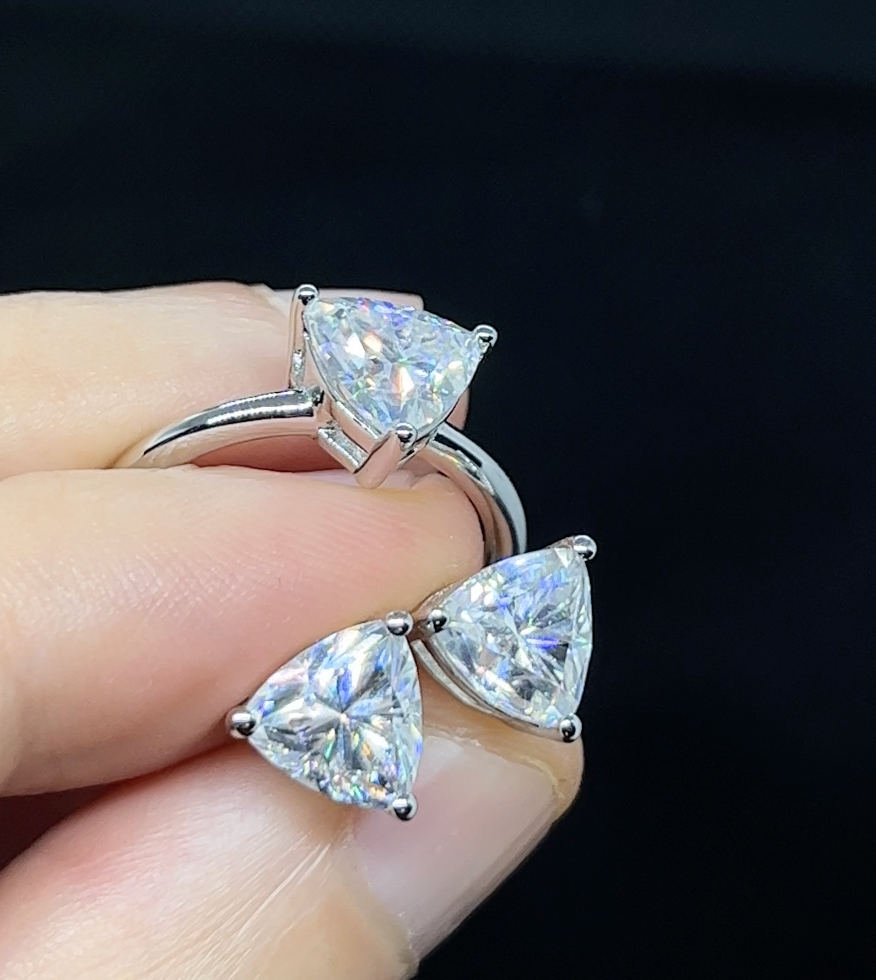 Parure Trillion Orecchini 2 ct + Solitario da 2 Carati
