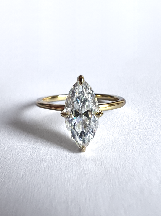 Solitario Navette 2 ct oro 18 kt