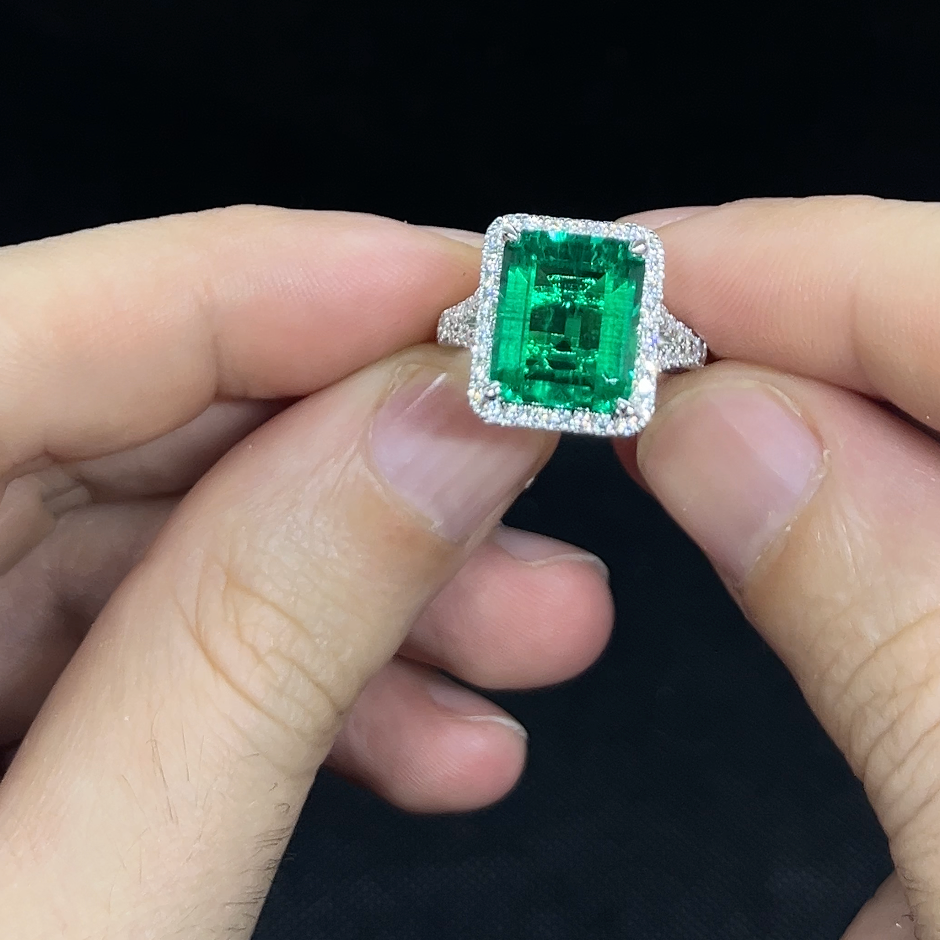 Anello Smeraldo 5 ct + Contorno