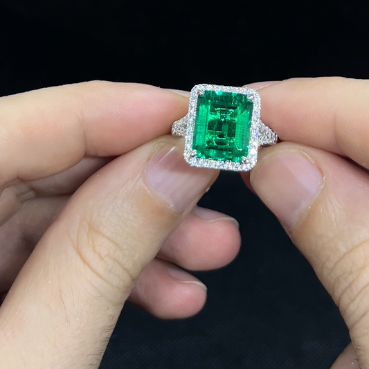 Anello Smeraldo 5 ct + Contorno