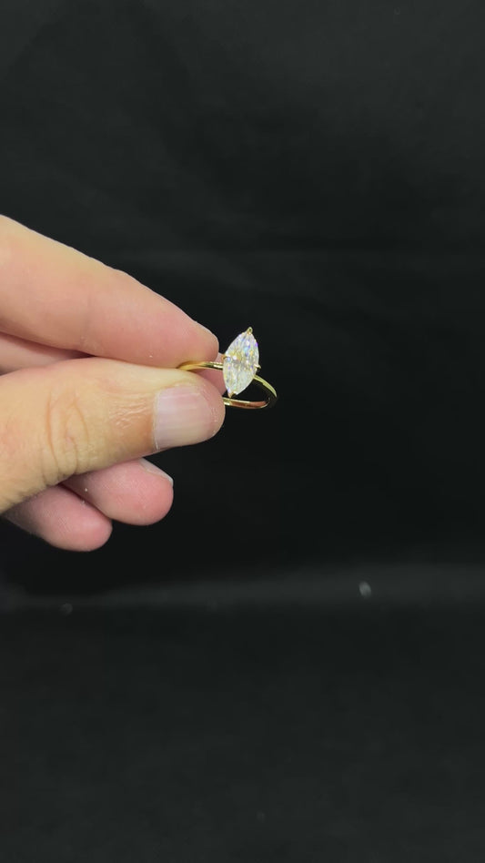 Solitario Navette 2 ct oro giallo 18 kt