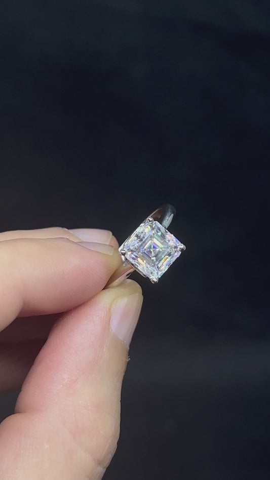 Solitario Asscher cut 3 carati oro bianco 18 kt