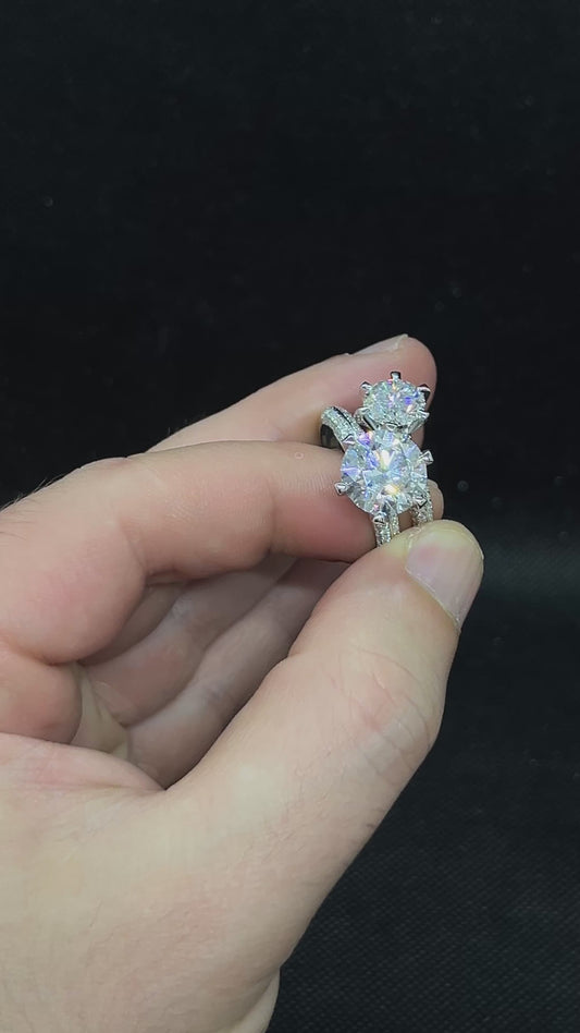 Solitari doppio contorno gambo e griffes 2 e 5 carati 18 kt