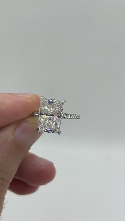Anello Radiant cut 5 ct con contorno