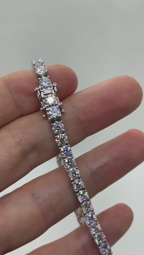 Tennis 4 mm , 9 ct totali. Oro 18 kt